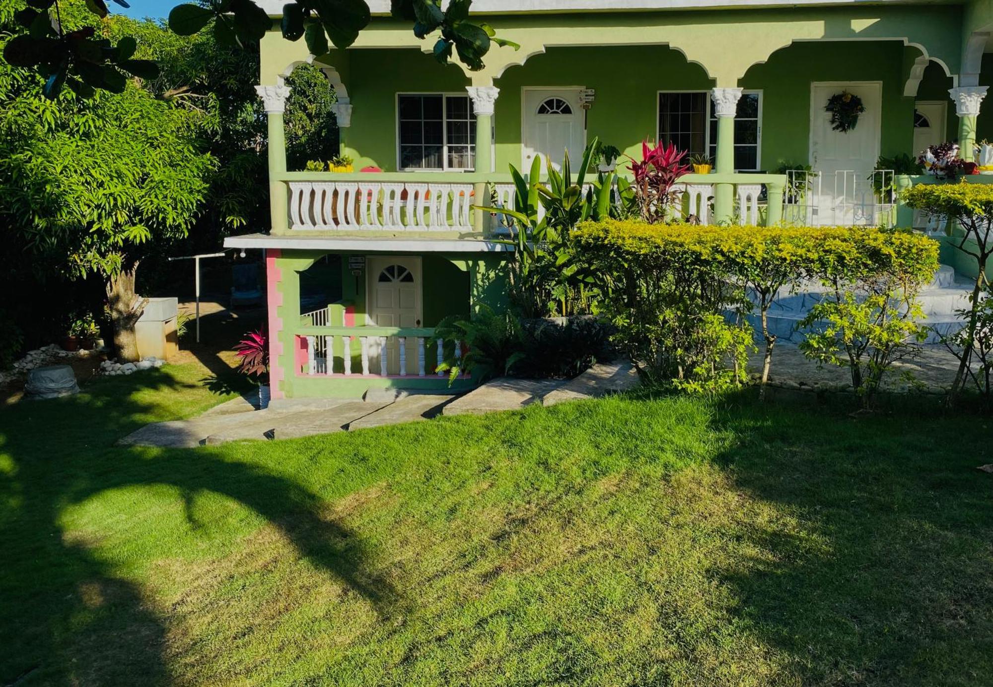 Cindy'S Garden Stay Очо-Риос Экстерьер фото